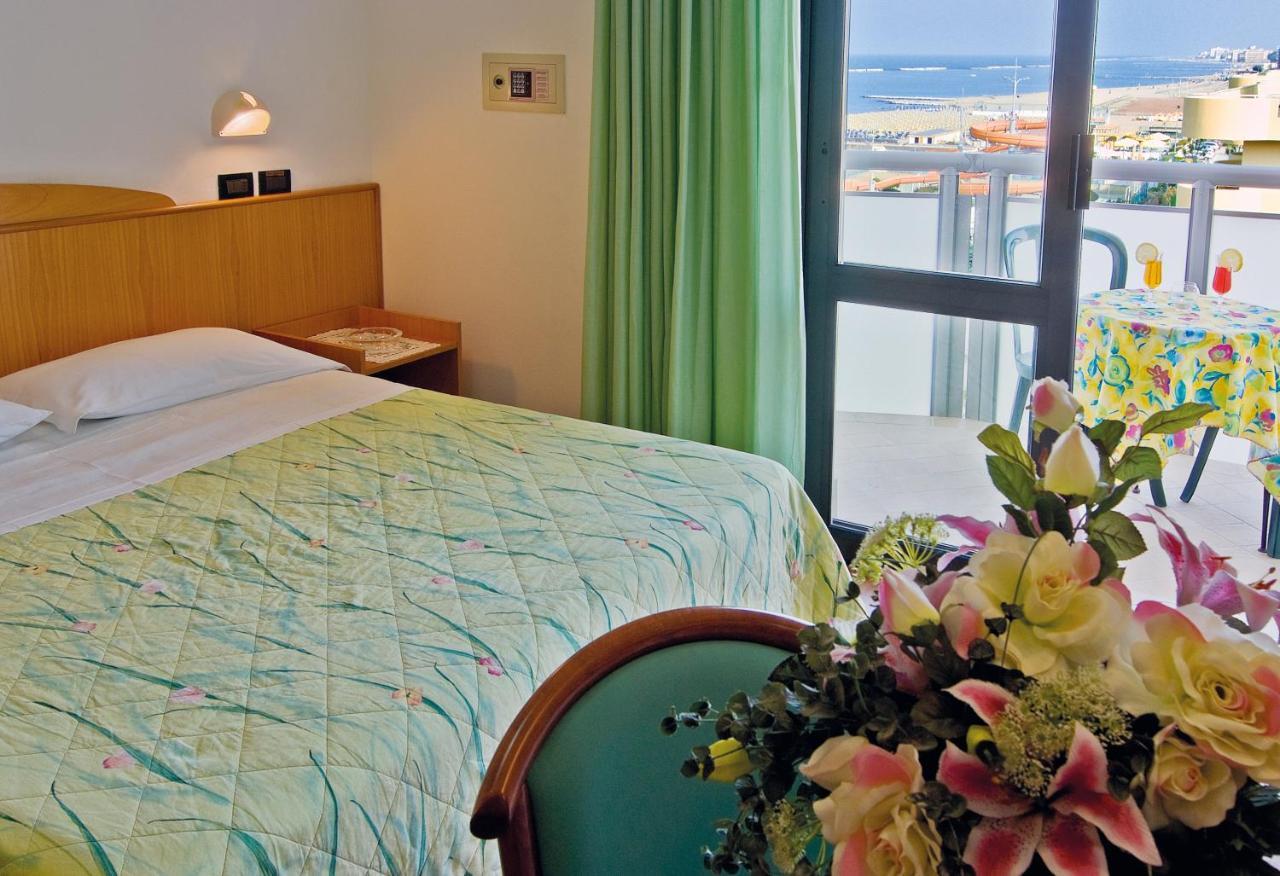 Little Hotel Cesenatico Exterior photo